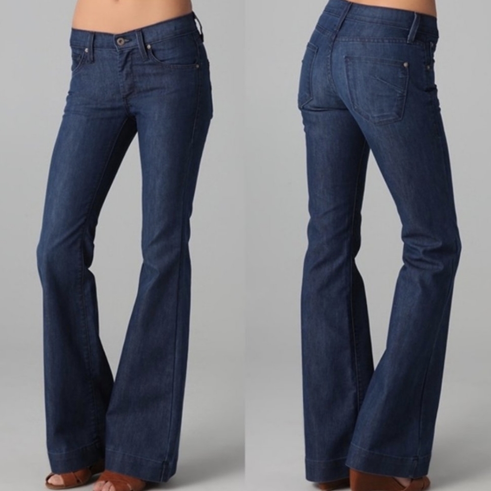 Y2K low-rise, flare James Jeans from early 2000s- fits size 27, but marked 29.